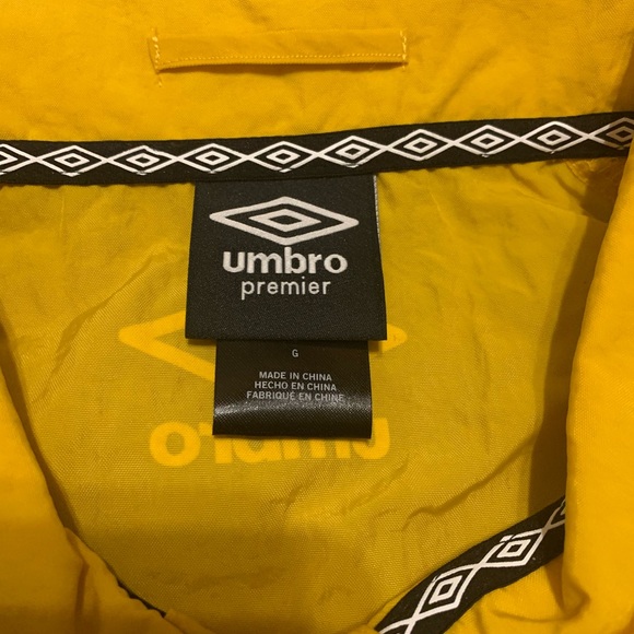 Umbro Packable Coaches Jacket Golden Rod - Picture 4 of 5